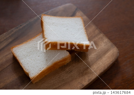 おうちでパン作り グルテンフリー米粉食パン スライスした角食 おうちでパン作り グルテンフリー米粉食パン スライスした角食 143617684