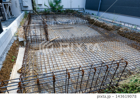 住宅の基礎工事 143619078