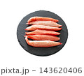 スレート皿に乗せたカニカマ（魚肉練り製品）【白背景・切り抜き】 143620406
