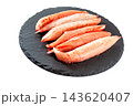 スレート皿に乗せたカニカマ（魚肉練り製品）【白背景・切り抜き】 143620407