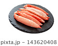 スレート皿に乗せたカニカマ（魚肉練り製品）【白背景・切り抜き】 143620408