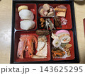 家庭で手作りした海老やおにぎり入りのお正月おせち料理 143625295