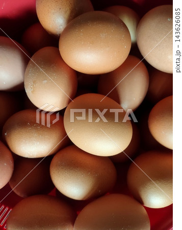 Farm fresh brown eggs for a healthy meal 143626085