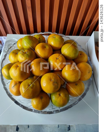 Fresh whole oranges served in a glass bowl on a catering buffet table 143626126