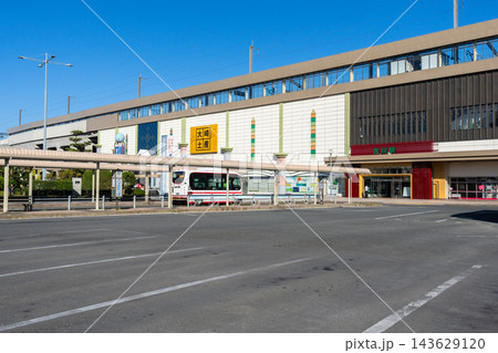 青空の下の古川駅とロータリー 青空の下の古川駅とロータリー 143629120