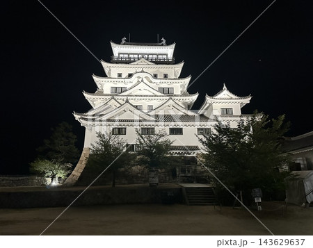 ライトアップされた夜の福山城 ライトアップされた夜の福山城 143629637
