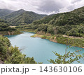奥四万湖のエメラルドグリーン 143630106