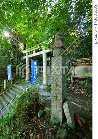高野山町石道の180町石と丹生官省符神社鳥居　【和歌山県九度山町】 143631035