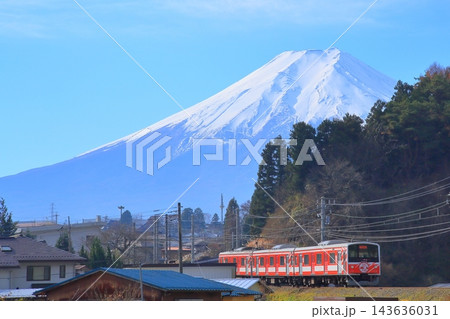 山梨県 富士山と富士急行 山梨県 富士山と富士急行 143636031