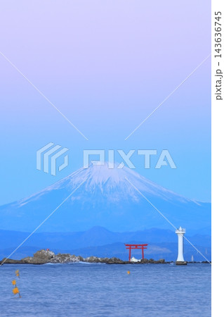 真名瀬海岸から見るビーナスベルト富士 真名瀬海岸から見るビーナスベルト富士 143636745