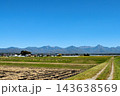 快晴の秋空　刈り取りの終わった田んぼと南八ヶ岳の山々 143638569