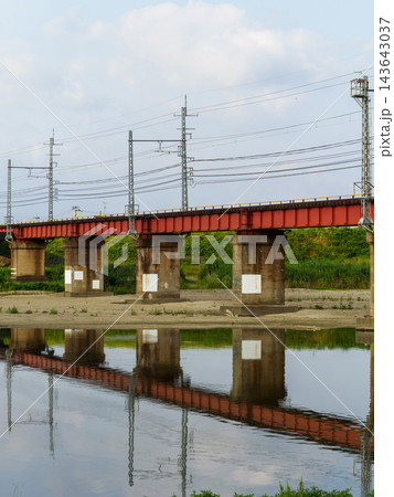 大和川に架かる近鉄道明寺線の鉄橋 143643037