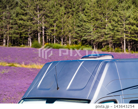 Sunroof, raisable window on roof top of camper Sunroof, raisable window on roof top of camper 143643254