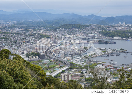弓張展望台から眺める佐世保の市街地 143643679