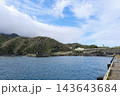 岸壁から眺める八丈島の底土港 143643684