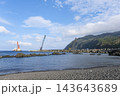 波静かな八丈島の底土海水浴場 143643689
