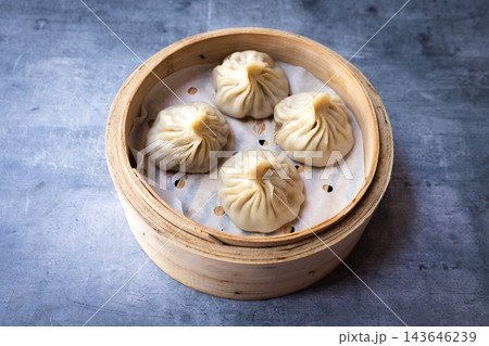 Steamed Chinese Dumplings in Bamboo Basket Steamed Chinese Dumplings in Bamboo Basket 143646239