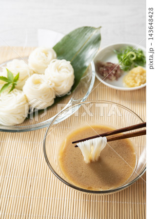冷たいそうめん ゴマだれ 冷たいそうめん ゴマだれ 143648428