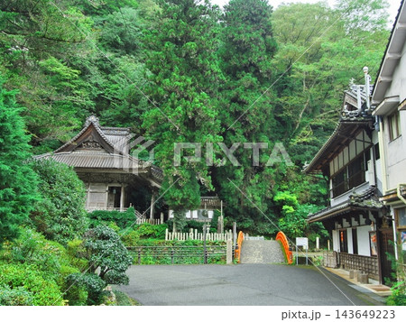 上帝釈峡 角屋旅館前から石雲山永明寺を望む 上帝釈峡 角屋旅館前から石雲山永明寺を望む 143649223