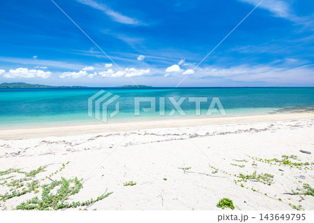 沖縄の透き通る美しい海 / 津波の浜 / Okinawan beautiful sea 143649795