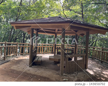 東屋のある風景 東屋のある風景 143658702