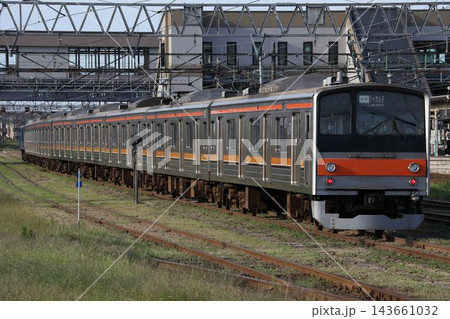 新津駅に到着した「快速ジャカルタ」幕の武蔵野線205系 海外譲渡配給 新津駅に到着した「快速ジャカルタ」幕の武蔵野線205系 海外譲渡配給 143661032