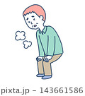 息切れをして膝に手を当ててため息をつくシニア男性のイラスト 143661586