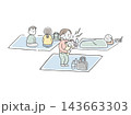 避難所で泣く赤ちゃんに困るお母さんのイラスト 143663303