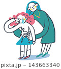 涙を流す女の子を抱きしめて寄り添うママ 親子の心のケア 143663340