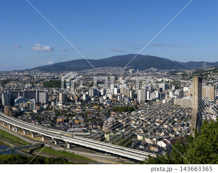 秋晴れの都市景観 143663365