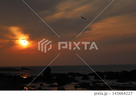 深浦の海の夕景 深浦の海の夕景 143664227