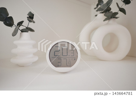 Display of temperature and humidity on a digital device with decorative elements Display of temperature and humidity on a digital device with decorative elements 143664781