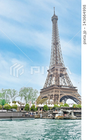 フランス パリ セーヌ川クルーズ小景/ エッフェル塔 フランス パリ セーヌ川クルーズ小景/ エッフェル塔 143664998