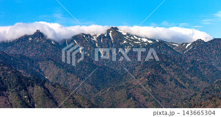 屋久島のパノラマ 宮之浦岳 日本百名山 屋久島のパノラマ 宮之浦岳 日本百名山 143665304