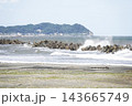 秋の千葉県大原海水浴場 遠くに太東崎を望む 143665749