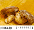 椎茸は冷凍庫で凍らせてうまみも栄養もアップグレード 143666621