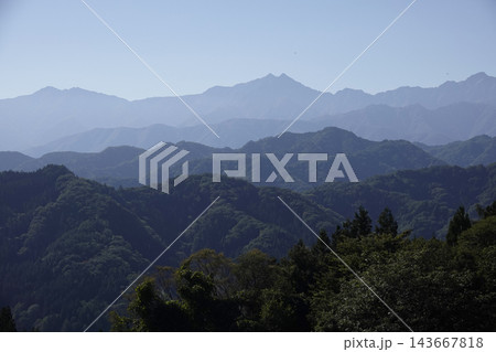長野県小川村の県道沿いにあるアルプス展望広場からの絶景 143667818