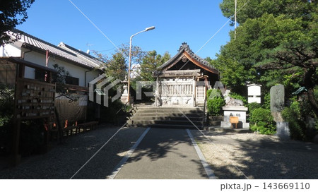 羊神社　境内の風景　参道　狛羊 143669110
