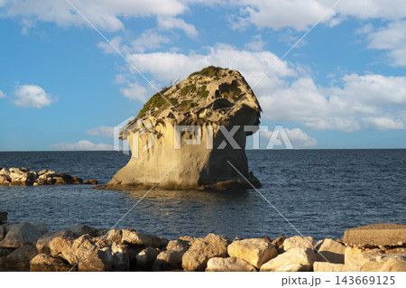 Il fungo rock formation in lacco ameno, ischia island Il fungo rock formation in lacco ameno, ischia island 143669125