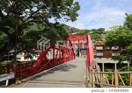 岐阜 飛騨市神岡町 高原川に架かる藤波橋 岐阜 飛騨市神岡町 高原川に架かる藤波橋 143669860