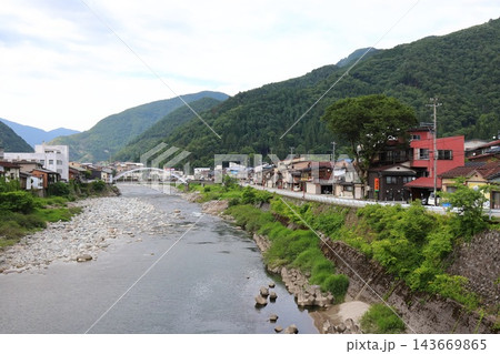岐阜 飛騨市神岡町 藤波橋から望む西里橋 岐阜 飛騨市神岡町 藤波橋から望む西里橋 143669865