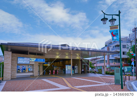 東京都世田谷区北沢の小田急線 東北沢(ひがしきたざわ)駅東口 東京都世田谷区北沢の小田急線 東北沢(ひがしきたざわ)駅東口 143669870