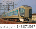 東武日光線を走行する車両 143671567
