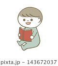 絵本を読む子供　水色 143672037