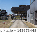 富山県氷見市　円照寺の参道 143673448