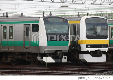 川越車両センターで並ぶ 埼京線E233系と 中央総武線209系 川越車両センターで並ぶ 埼京線E233系と 中央総武線209系 143673807