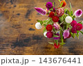 カラフルな千日紅の花束　木目背景 143676441