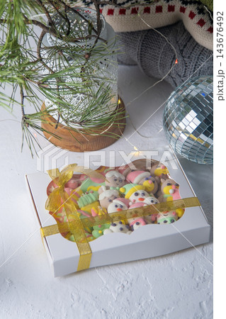 Christmas marshmallows. Winter candy in gift box. Sweet food in december. 143676492