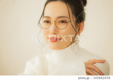 ニットの女性 ニットの女性 143682878