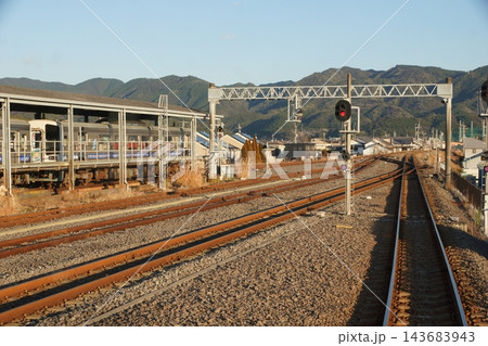 土佐くろしお鉄道ごめんなはり線からの車窓風景(夕暮れ時)安芸駅車両基地 土佐くろしお鉄道ごめんなはり線からの車窓風景(夕暮れ時)安芸駅車両基地 143683943